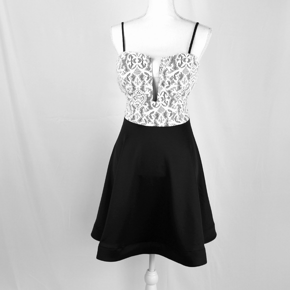 VENUS Dresses & Skirts - VENUS Lace Detail Flare Dress, Black & White